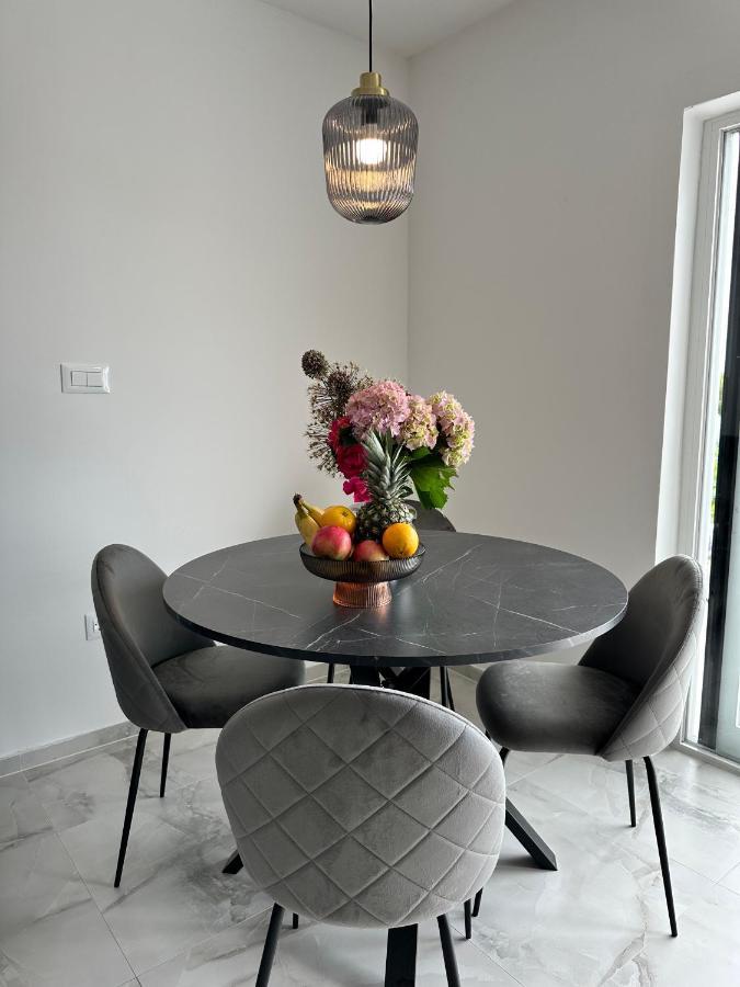 Olive View Apartment Брела Экстерьер фото